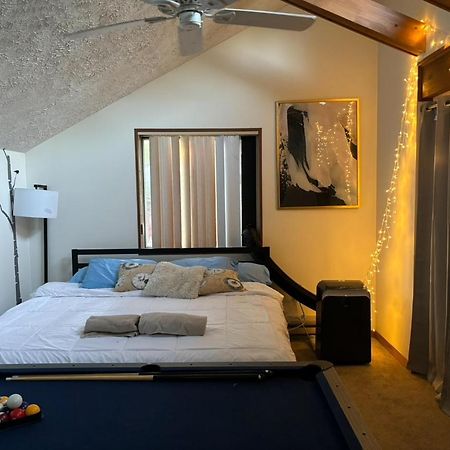 Ambiance - King Bed Cabin, Jetted-Tub & Fireplace Tobyhanna Exterior photo