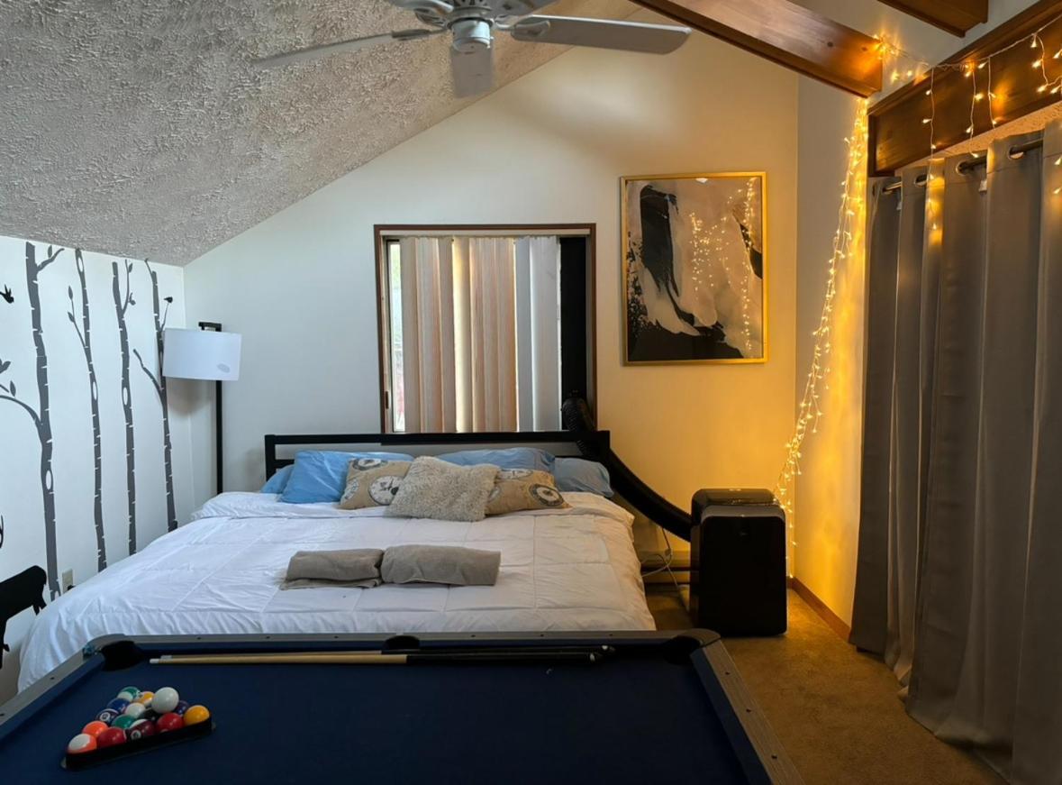 Ambiance - King Bed Cabin, Jetted-Tub & Fireplace Tobyhanna Exterior photo