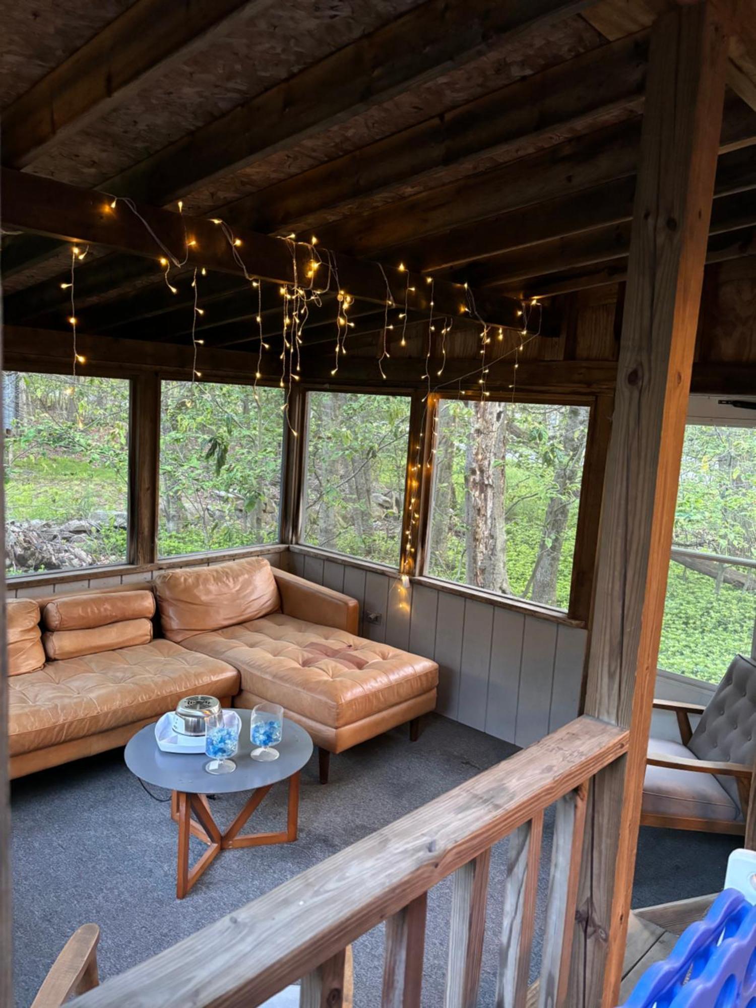 Ambiance - King Bed Cabin, Jetted-Tub & Fireplace Tobyhanna Exterior photo