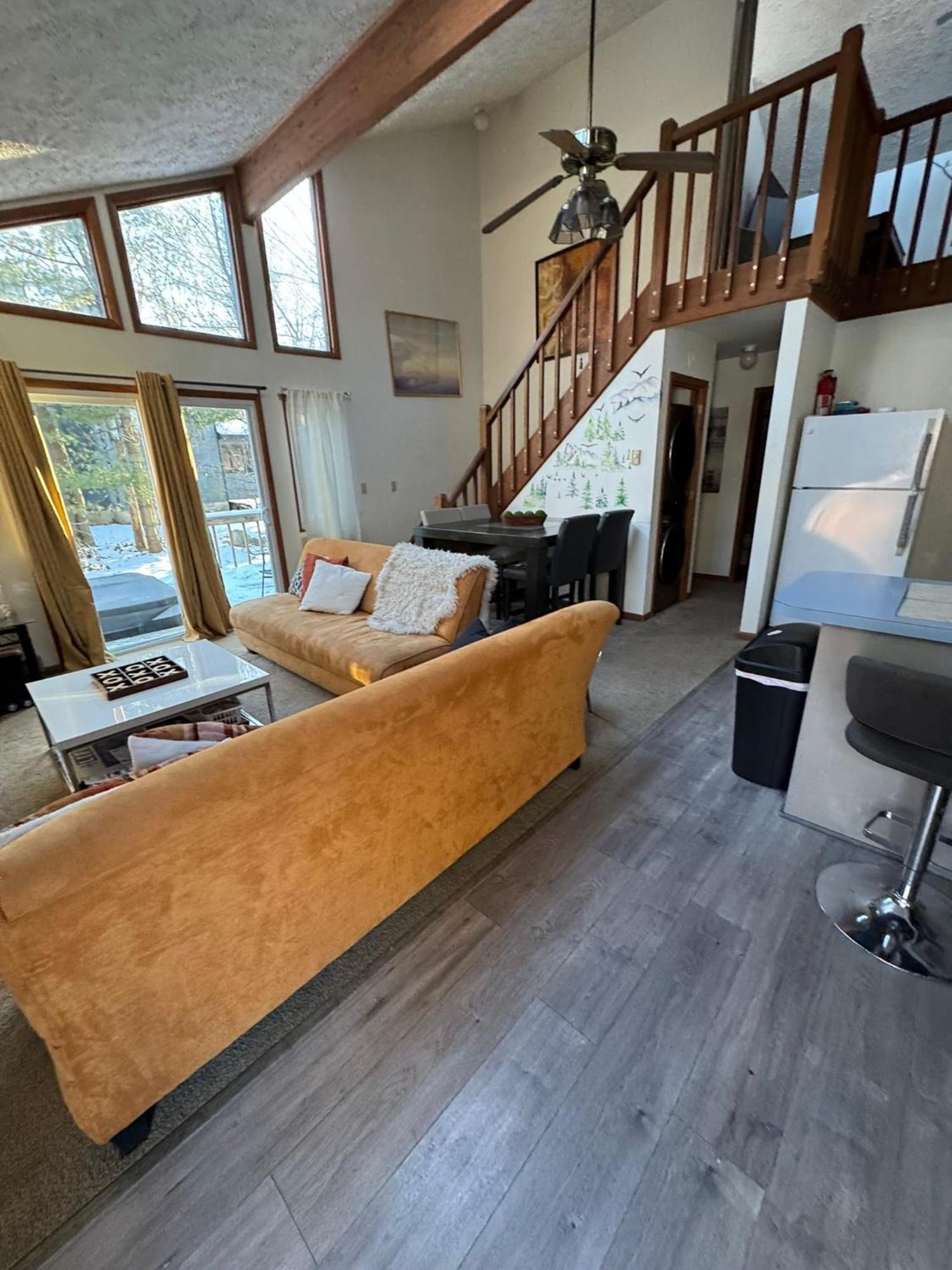 Ambiance - King Bed Cabin, Jetted-Tub & Fireplace Tobyhanna Exterior photo